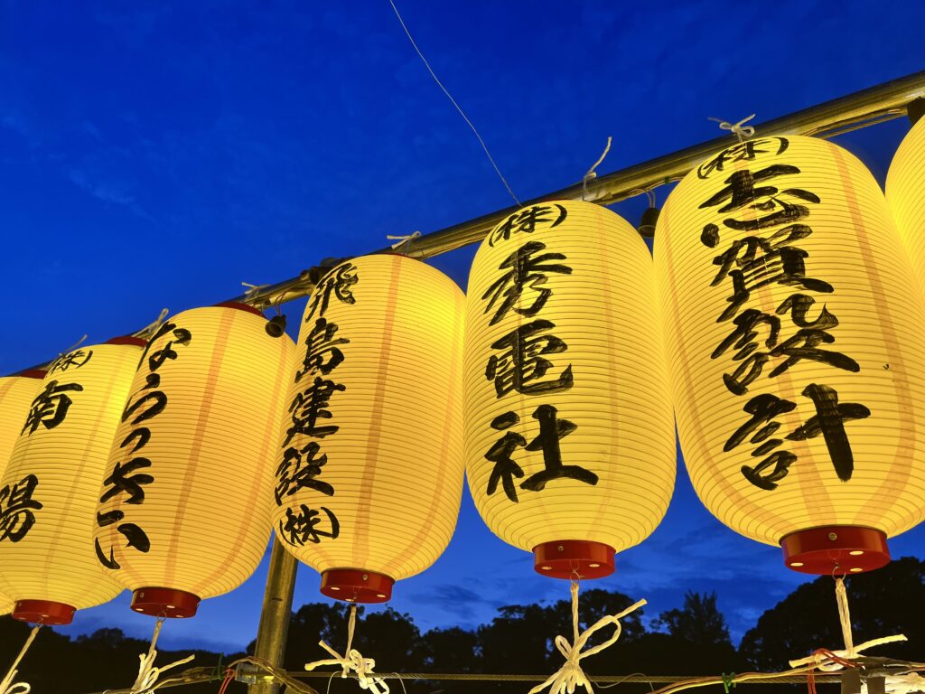 CSR Report 》》地域社会に貢献する秀電社の活動：鎮魂の燈とあの夏の花火 | 株式会社 秀電社